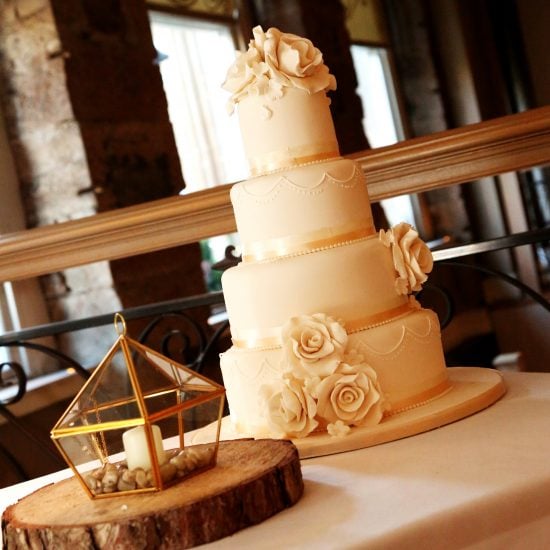 Citation-glasgow-scottish-wedding-venue-city-centre-restaurant-scotland-all-inclusive-outdoor-reception-cake