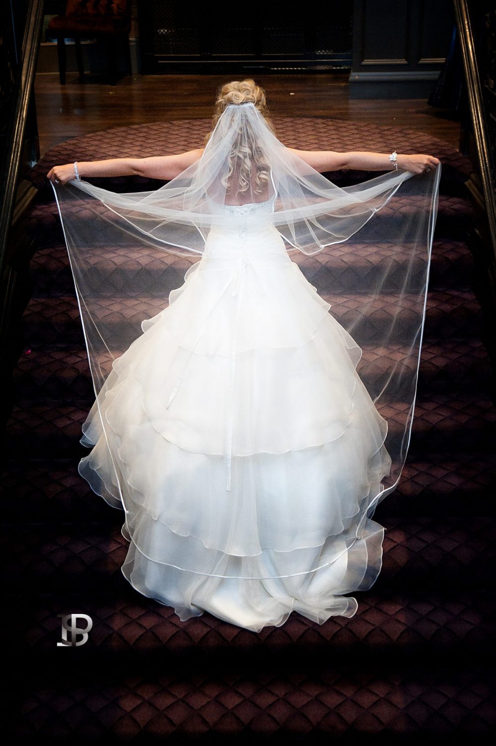 ian-scrimgeour-photography-scottish-dundee-fife-perth-wedding-photographer-bride-veil-dress-staircase