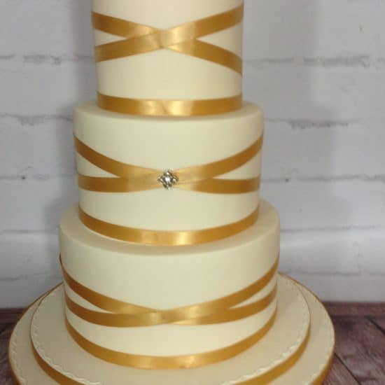 scottish-edinburgh-wedding-cakes-the-little-cake-house-gold-ribbon