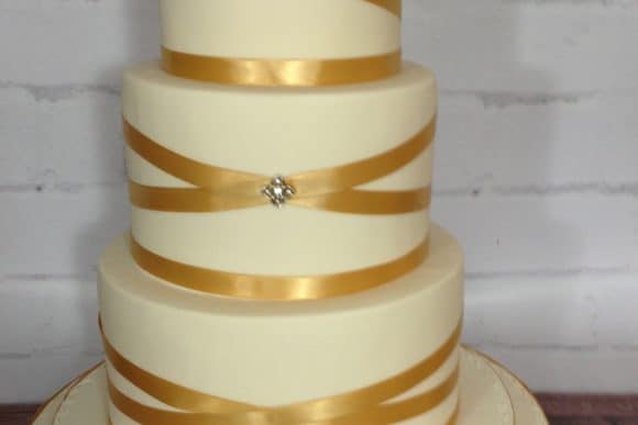 scottish-edinburgh-wedding-cakes-the-little-cake-house-gold-ribbon