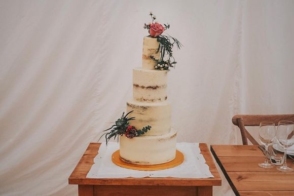 fat-bottom-girls-cakes-scottish-wedding-naked-cakes