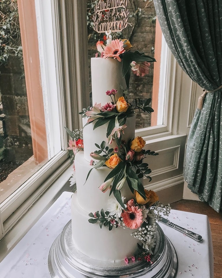 fat-bottom-girls-cakes-scottish-wedding-cakes-floral-detail