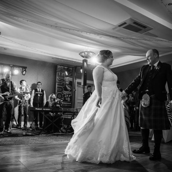 scottish-wedding-photography-nadine-boyd-bride-groom-first-dance