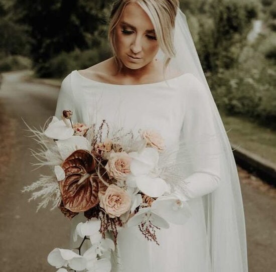 scottish-wedding-flowers-bridal-bouquet-floral-arch-aisle-decor-scotland-pitlochry-bride