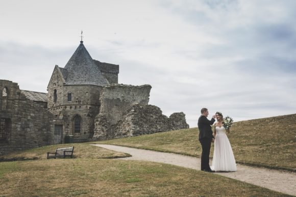 scottish-wedding-photography-brankin-black-bride-groom-castle