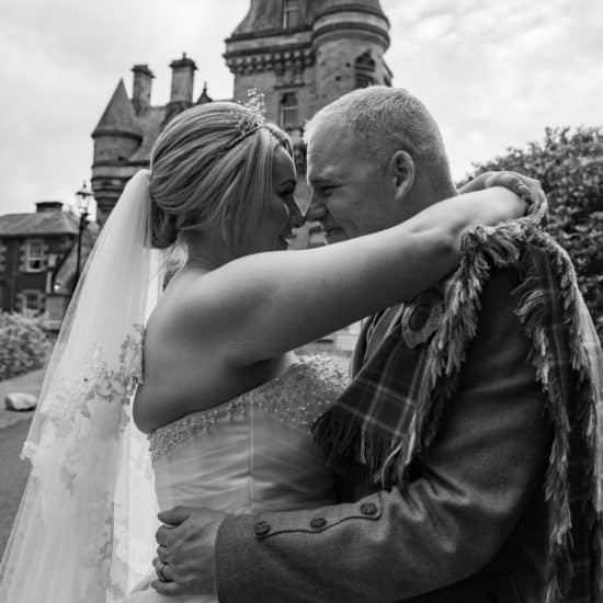 biggar-picture-scottish-central-scotland-wedding-photographer-bride-groom-castle
