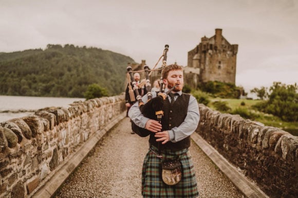munro-bagpiping-bagpipes-kilt-scottish-wedding-venue-scotland-music-ceremony-bride-groom-castle-isle