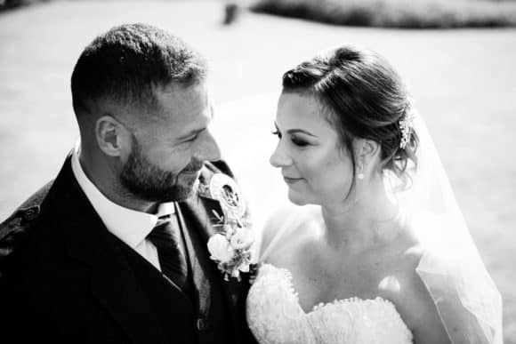 daryl-beveridge-photography-fife-wedding-photographer-venue-supplier-directory-bride-groom-black-white