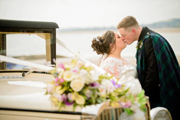 daryl beveridge photography-fife-wedding-photographer-venue-supplier-directory-bride-groom-kiss