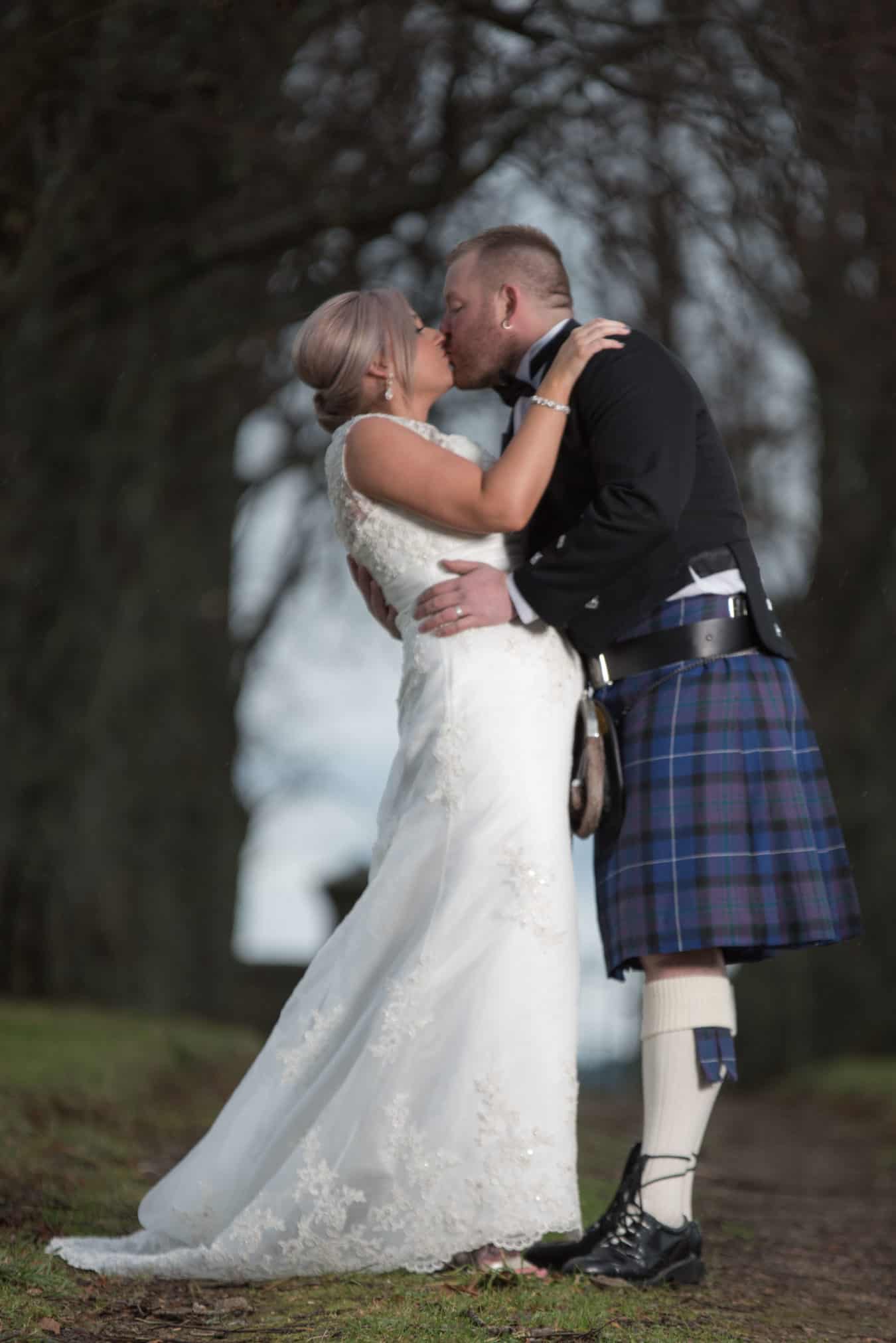 isla-brig-images-scottish-highlands-wedding-photography-bride-groom-outdoor