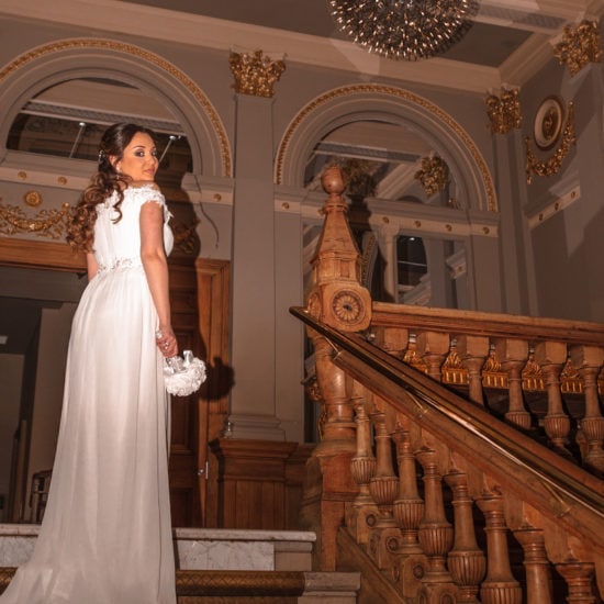 chronicle-pix-scottish-wedding-photography-bride-staircase