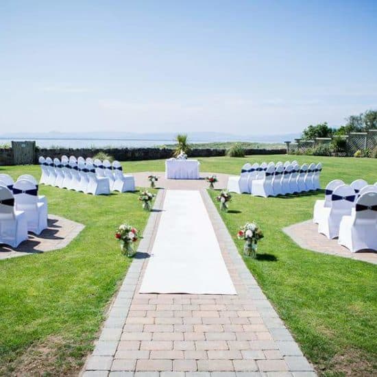 bellodayz-scottish-ayshire-wedding-decor-outdoor-ceremony