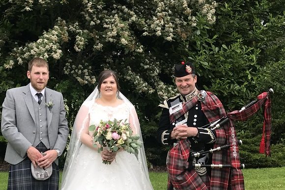 spud-the-piper-scottish-wedding-music-bagpipes-bride-groom.