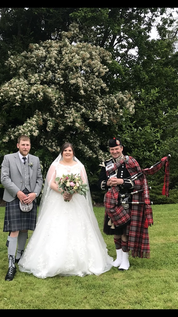 spud-the-piper-scottish-wedding-music-bagpipes-bride-groom.