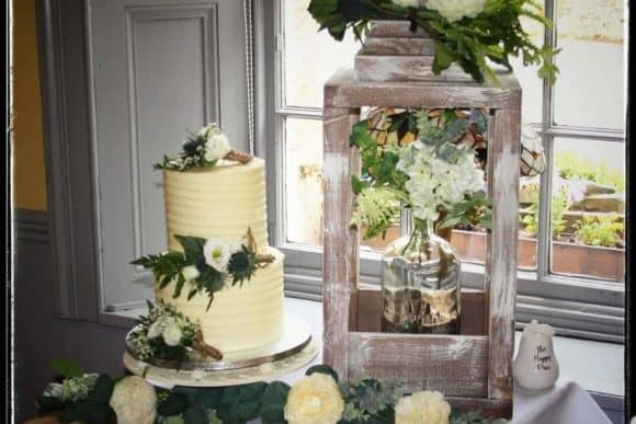 cakes-by-nikki-sloan-scottish-borders-wedding-cake-designer-display