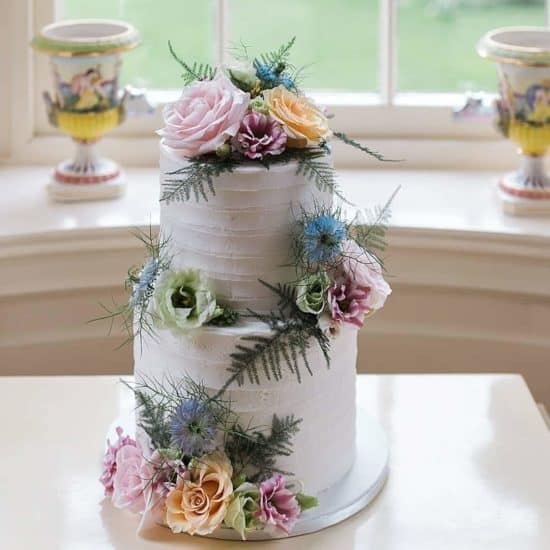 cakes-by-nikki-sloan-scottish-borders-wedding-cake-designer-flowers-floral