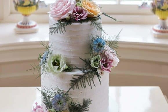 cakes-by-nikki-sloan-scottish-borders-wedding-cake-designer-flowers-floral