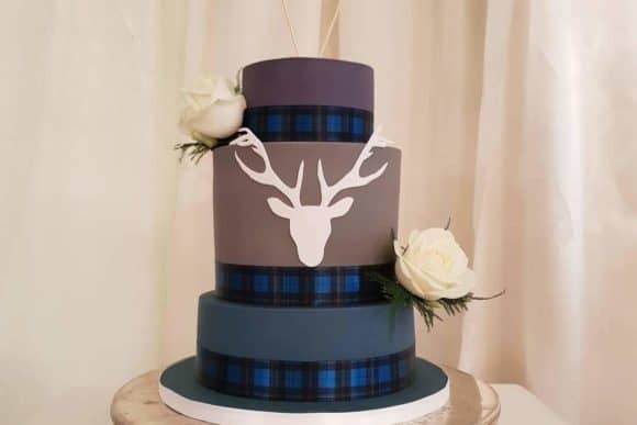 cakes-by-nikki-sloan-scottish-borders-wedding-cake-designer-highland-stag