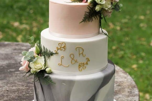 cakes-by-nikki-sloan-scottish-borders-wedding-cake-designer-marble-flowers
