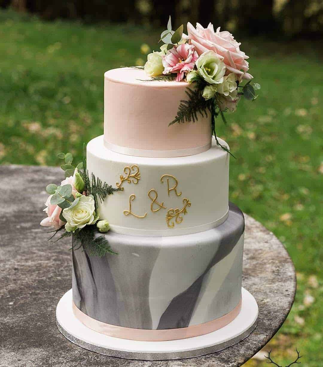 cakes-by-nikki-sloan-scottish-borders-wedding-cake-designer-marble-flowers