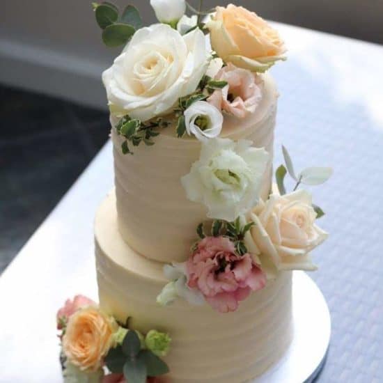 cakes-by-nikki-sloan-scottish-borders-wedding-cake-designer-sugar-flowers