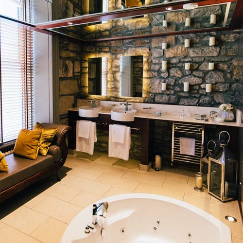 lynnhust-hotel-best-luxury-honeymoon-suite-bedroom-scottish-glasgow-wedding-venue-jetty-hot-tub
